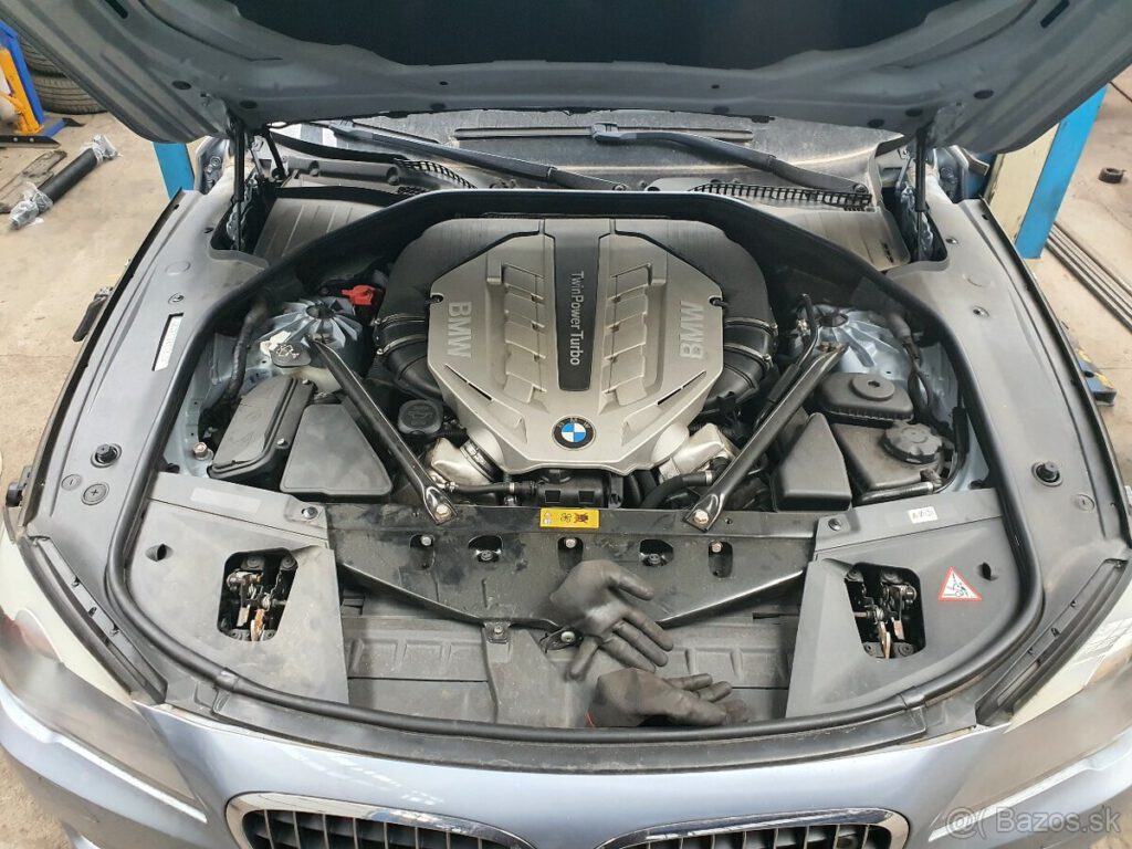 Motor BMW N63B44 V8 benzín 450HP:650NM