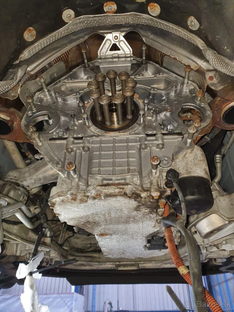 Motor BMW N63B44 V8 benzín 450HP:650NM