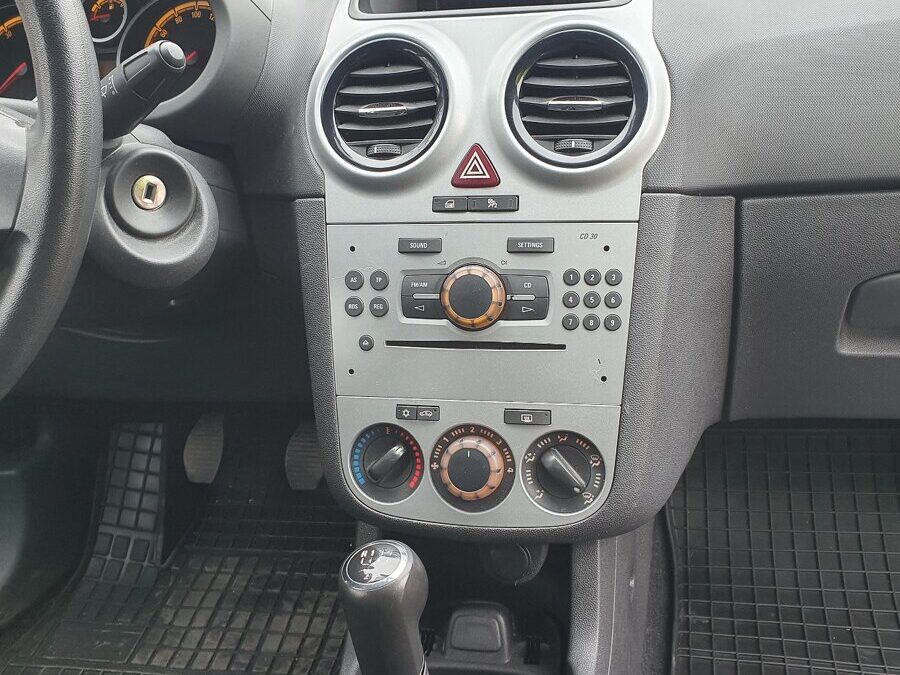 Opel Corsa 1.4 benzín